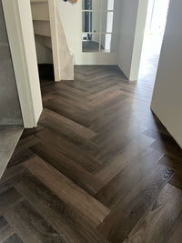 Floorlife Yup Herringbone Paddington Dark Grey Dryback PVC - Solza.nl