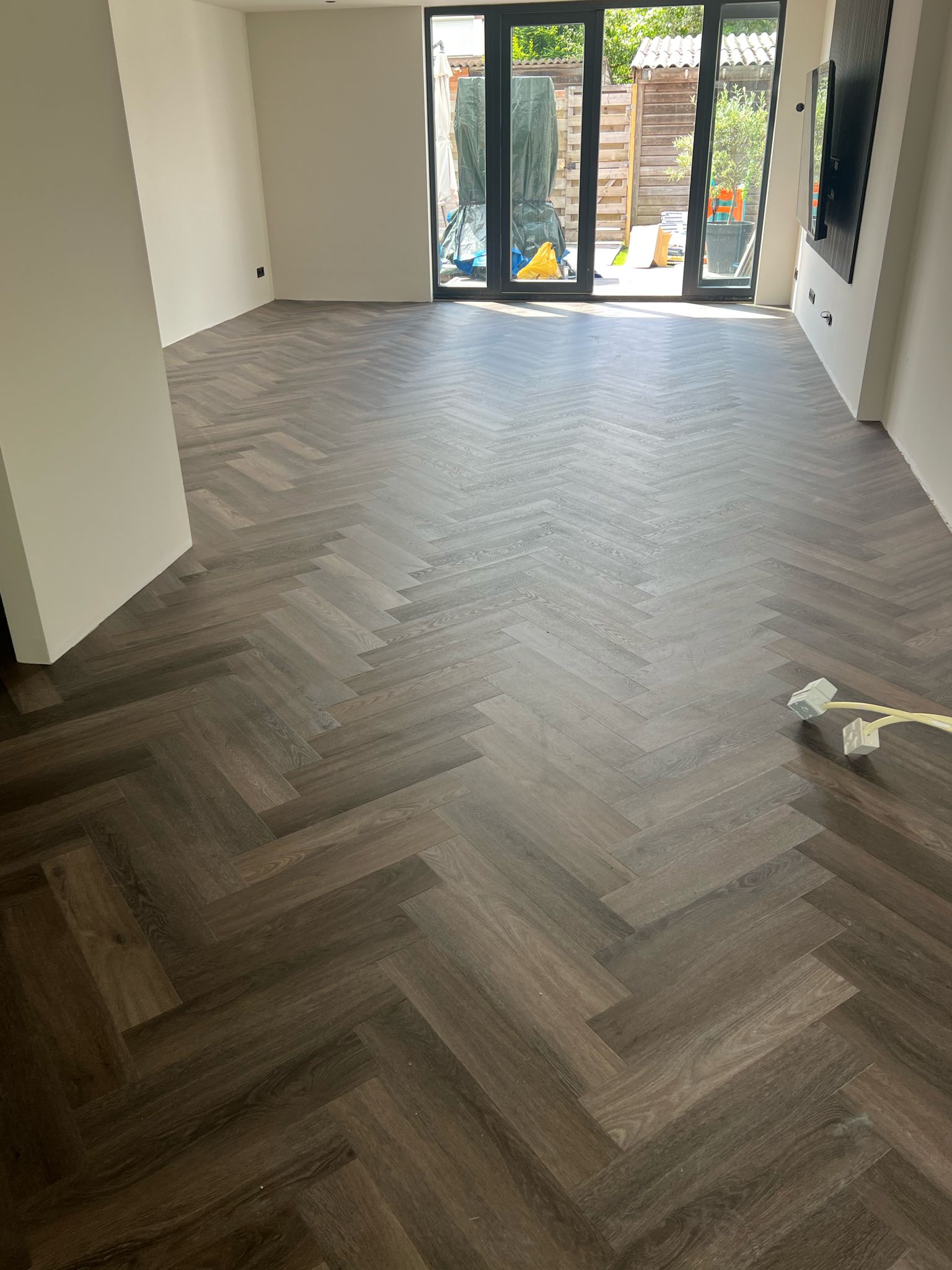 Floorlife Yup Herringbone Paddington Dark Grey Dryback PVC - Solza.nl