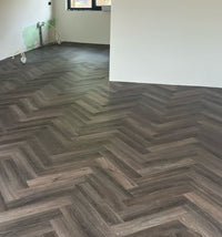 Floorlife Yup Herringbone Paddington Dark Grey Dryback PVC - Solza.nl