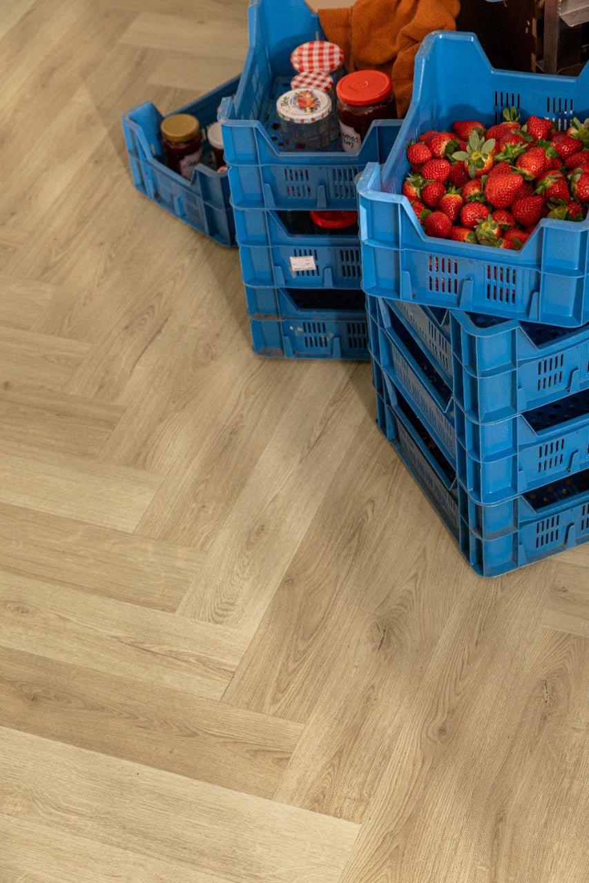 Quick - Step Ciro AVHBU40362 Botanisch beige - Visgraat Click PVC - Solza.nl