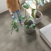 Quick - Step Illume AVMTU40273 Cloudy concrete - Tegel Click PVC - Solza.nl